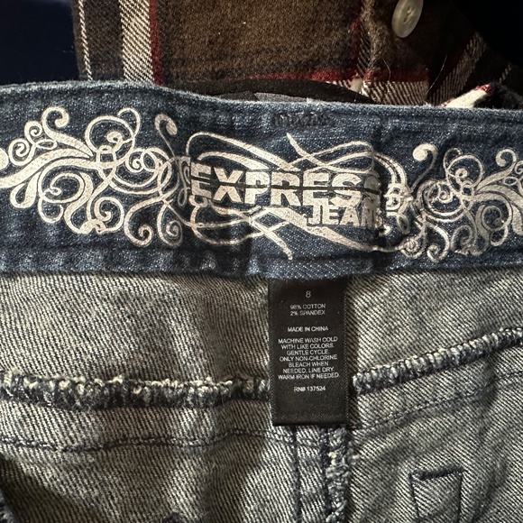 Express Dark Wash Cuffed Short Shorts Size 8 - Picture 6 of 6